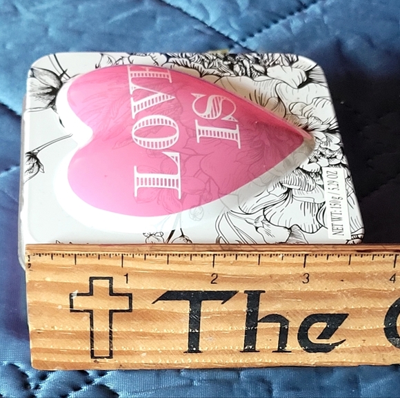 Luxury soap 'Love Is' with rose petal fragrance. This soap will clean and leave - Picture 7 of 8